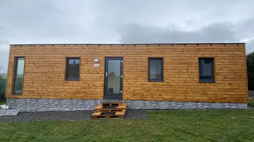 Čelní pohled na mobilní dům Super Arktik | moderní design