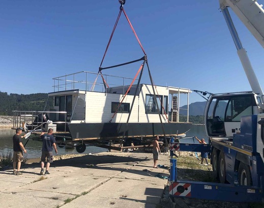 houseboat-slapy.JPG