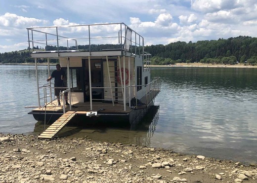 kotveni-houseboatu.JPG