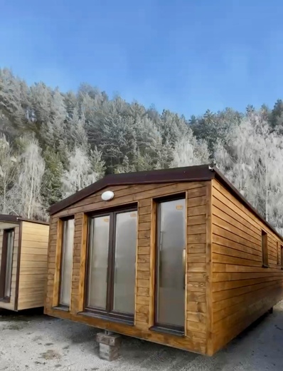 Mobilheim dřevěná fasáda – boční pohled