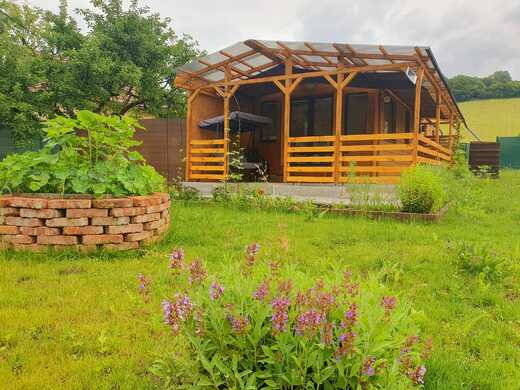 Mobilheim terasa boční pohled – přírodní prostředí