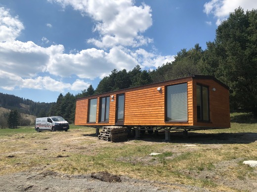 Mobilní dům Super Arktik – dřevěná fasáda Nuss