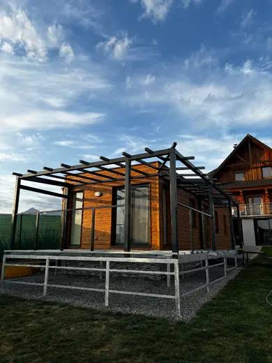 Mobilní dům a konstrukce terasy | moderní řešení