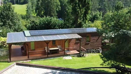 mobilni-dum-lesnica-solarni-panely.jpg