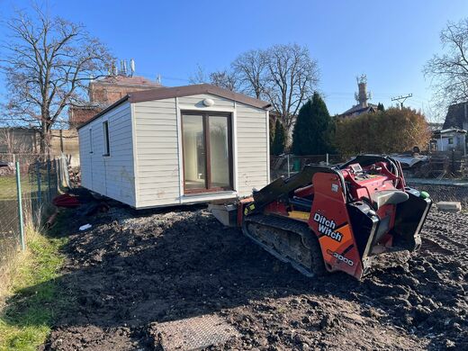 Přesun mobilního domu na pozemek | Instalace domu