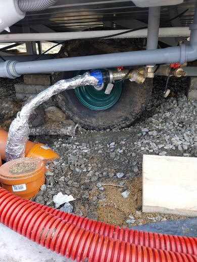 Připojení mobilního domu na vodu | Instalace vodovodního připojení