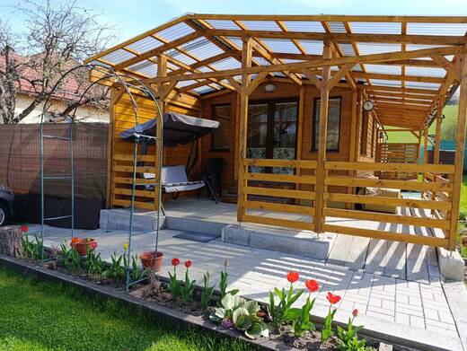 Mobilní dům s útulnou terasou