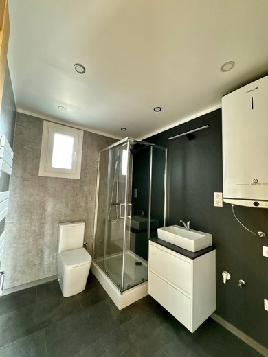 Super Arktik FAMILY – moderní koupelna v mobilním domě