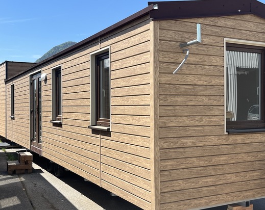 Mobilní dům Super Arktik s fasádou Honey Oak