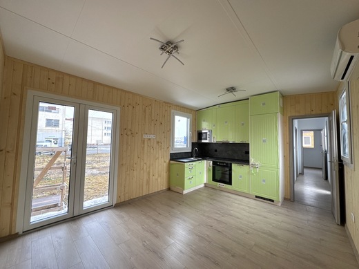 Mobilní dům Super Arktik Family – moderní vybavená kuchyň