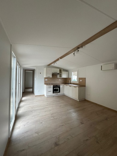 Mobilní dům Super Arktik – Obývací pokoj s kuchyní