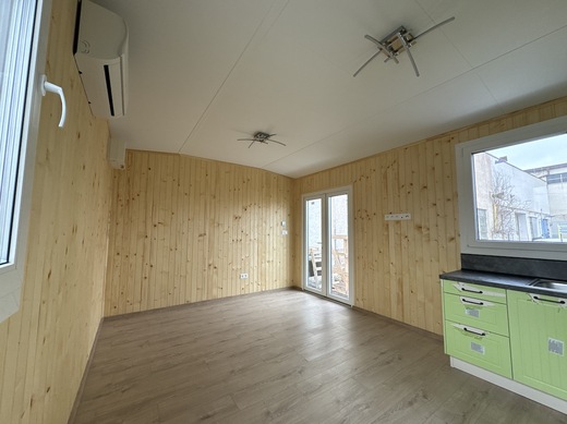 Obývací pokoj s dřevěným obkladem | Super Arktik Family