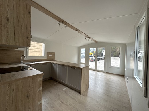 Obývák s kuchyní v mobilním domě Super Arktik | Moderní řešení