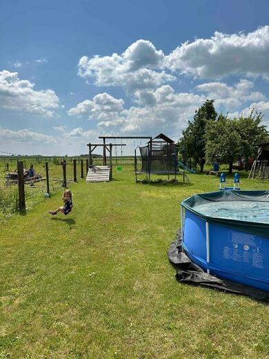 Bazén a relaxační zóna v rezortu