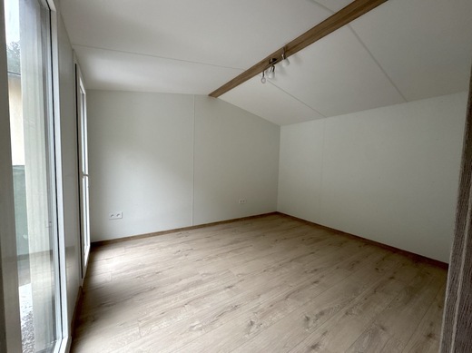 Ložnice se zvýšeným stropem | Vzdušný interiér