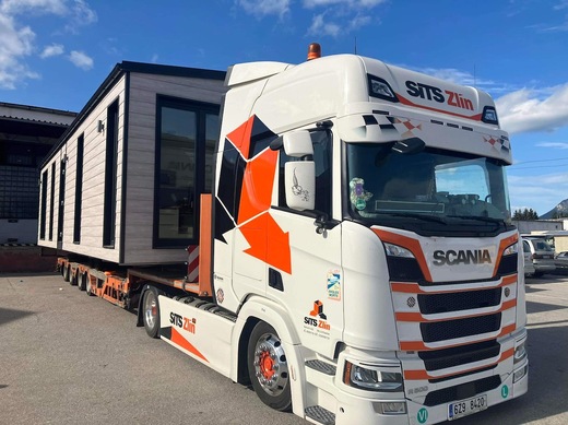 Rodinny mobilni dum Super Arktik transport.JPG