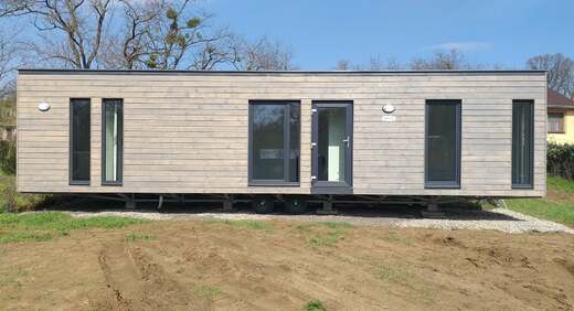 Stylovy-mobilheim-Super-Arktik-Modern-s-pultovou-strechou