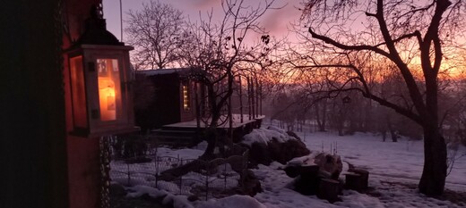 Mobilní dům Super Arktik v zimním podvečeru