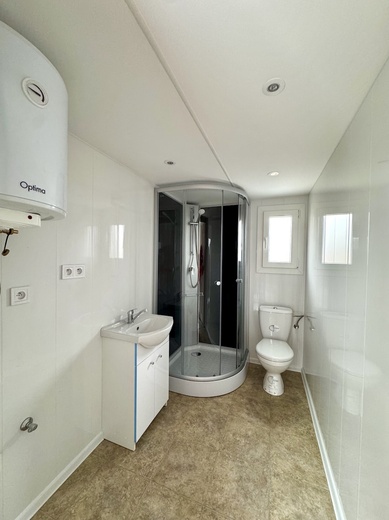 Super Arktik mobilní dům – plně vybavená koupelna