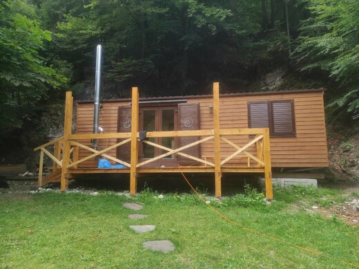 vytapeni-kamnami-v-mobilnim-dome.jpeg